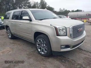 2015 GMC Yukon XL Denali with VIN 1GKS1JKJXFR661920, listed as a IAAI auction lot 41595990 with 196,563 mi miles. Bid and sale history available at carsss.com. Image 1.