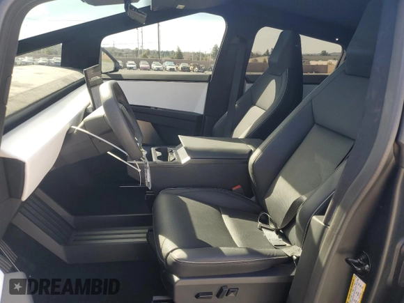 2024 Tesla Cybertruck Cyberbeast z VIN 7G2CEHEE0RA031839, wystawiony jako Copart lot #45773575 z przebiegiem 7133 mil mil oraz Szkody całkowita. Historia ofert i sprzedaży dostępna na DreamBid. Obrazek 7.
