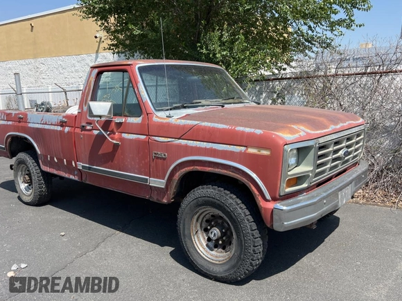 1986 Ford F-250 z VIN 1FTHF26L6GPA07454, wystawiony jako Copart lot #65404175 z przebiegiem 69 638 mil mil oraz Czysty tytuł • Clean title. Historia ofert i sprzedaży dostępna na DreamBid. Obrazek 1.