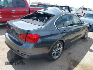 2018 BMW 3 Series 330i z VIN WBA8B9C54JEE81206, wystawiony jako IAAI lot #42251897 z przebiegiem Nie podano mil oraz . Historia ofert i sprzedaży dostępna na DreamBid. Obrazek 4.
