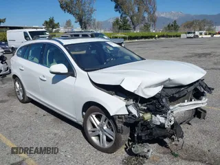 2015 Volvo V60 z VIN YV1612SB6F1202372, wystawiony jako IAAI lot #41861938 z przebiegiem 141 886 mil mil oraz . Historia ofert i sprzedaży dostępna na DreamBid. Obrazek 1.