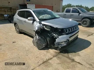 2020 Jeep Compass Latitude z VIN 3C4NJCBBXLT205996, wystawiony jako Copart lot #50507825 z przebiegiem Nie podano mil oraz Szkoda całkowita • Salvage title. Historia ofert i sprzedaży dostępna na DreamBid. Obrazek 10.