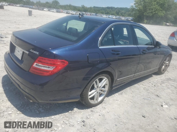 2012 Mercedes-Benz C 300 Sport z VIN WDDGF8BB5CR212988, wystawiony jako Copart lot #62689835 z przebiegiem 94 782 mil mil oraz Szkoda całkowita • Salvage title. Historia ofert i sprzedaży dostępna na DreamBid. Obrazek 3.