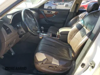 2014 Infiniti QX70 z VIN JN8CS1MU1EM451632, wystawiony jako Copart lot #50012035 z przebiegiem 246 212 mil mil oraz Szkody całkowita. Historia ofert i sprzedaży dostępna na DreamBid. Obrazek 7.