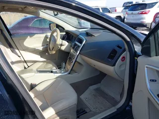 2010 Volvo XC60 3.2L with VIN YV4960DZ2A2051405, listed as a IAAI auction lot 41642010 with 200,589 mi miles. Bid and sale history available at carsss.com. Image 5.