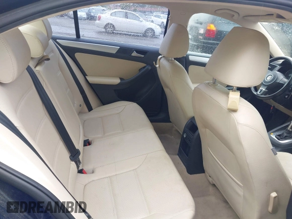2013 Volkswagen Jetta SE with VIN 3VWDP7AJ4DM447010, listed as a IAAI auction lot 42371303 with 141,031 mi miles and . Bid and sale history available at DreamBid. Image 8.