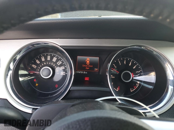 2014 Ford Mustang V6 with VIN 1ZVBP8AMXE5202517, listed as a Copart auction lot 86429194 with 174,731 mi miles and Clean title. Bid and sale history available at DreamBid. Image 9.