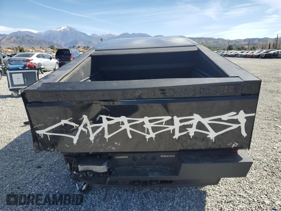 2024 Tesla Cybertruck Cyberbeast z VIN 7G2CEHEE0RA031839, wystawiony jako Copart lot #45773575 z przebiegiem 7133 mil mil oraz Szkody całkowita. Historia ofert i sprzedaży dostępna na DreamBid. Obrazek 6.
