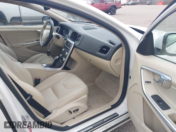 2015 Volvo S60 T5 Platinum with VIN YV1612TM2F1335209, listed as a IAAI auction lot 41722585 with 93,379 mi miles. Bid and sale history available at carsss.com. Image 5.