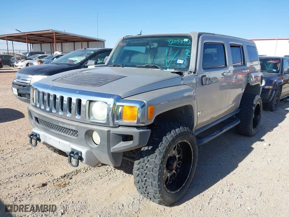 2008 Hummer H3 SUV with VIN 5GTEN13EX88178573, listed as a IAAI auction lot 42058752 with 122,114 mi miles. Bid and sale history available at carsss.com. Image 2.
