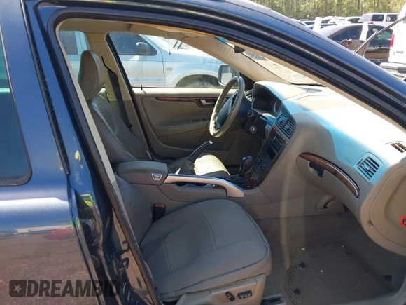 2007 Volvo XC70 with VIN YV4SZ592971264724, listed as a IAAI auction lot 42005126 with 217,280 mi miles. Bid and sale history available at carsss.com. Image 5.