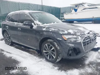2021 Audi Q5 Premium with VIN WA1AAAFY1M2101881, listed as a IAAI auction lot 41399547 with 33,277 mi miles. Bid and sale history available at carsss.com. Image 1.