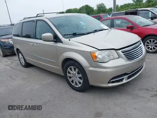 2014 Chrysler Town & Country Touring z VIN 2C4RC1BGXER255802, wystawiony jako IAAI lot #42504025 z przebiegiem 235 347 mil mil oraz . Historia ofert i sprzedaży dostępna na DreamBid. Obrazek 1.