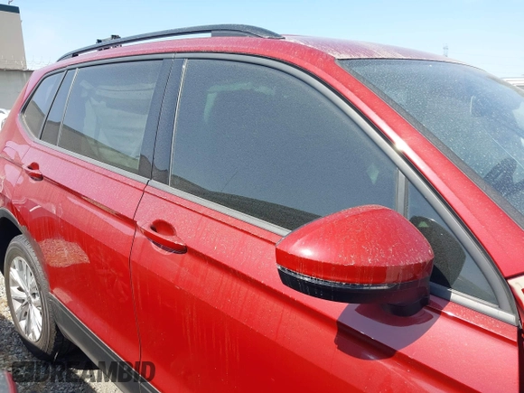 2018 Volkswagen Tiguan S with VIN 3VV1B7AX3JM128705, listed as a IAAI auction lot 42110808 with 60,589 mi miles and . Bid and sale history available at DreamBid. Image 13.
