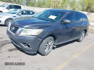 2014 Nissan Pathfinder SV with VIN 5N1AR2MN3EC673409, listed as a IAAI auction lot 42061982 with 136,611 mi miles. Bid and sale history available at carsss.com. Image 2.