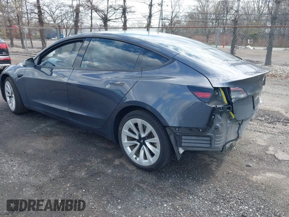 2022 Tesla Model 3 Long Range z VIN 5YJ3E1EB2NF203477, wystawiony jako IAAI lot #42037932 z przebiegiem 56 509 mil mil oraz . Historia ofert i sprzedaży dostępna na DreamBid. Obrazek 3.