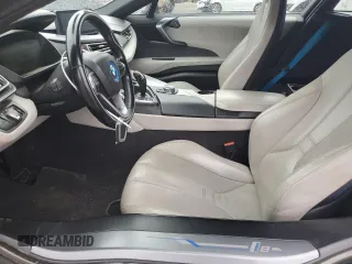 2014 BMW i8 z VIN WBY2Z2C51EVX64207, wystawiony jako Copart lot #56193905 z przebiegiem 84 427 mil mil oraz Czysty tytuł • Clean title. Historia ofert i sprzedaży dostępna na DreamBid. Obrazek 7.