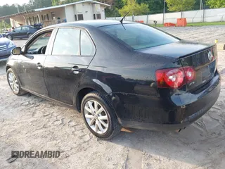 2010 Volkswagen Jetta SEL with VIN 3VWRX7AJ7AM135989, listed as a IAAI auction lot 42436903 with 188,975 mi miles and . Bid and sale history available at DreamBid. Image 3.