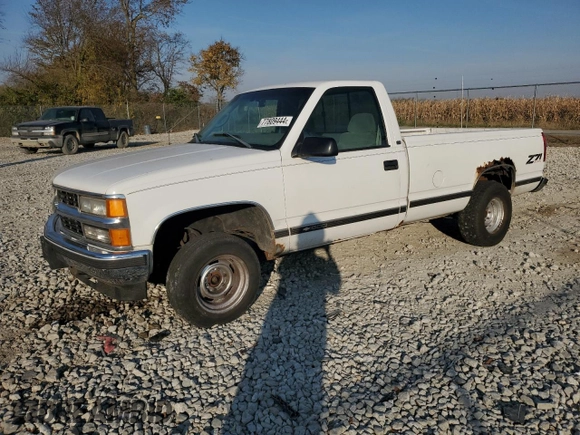 1998 Chevrolet Silverado 1500 with VIN 1GCEK14R1WZ203739, listed as a Copart auction lot 77809444 with 147,168 mi miles and Salvage Title. Bid and sale history available at DreamBid. Image 1.