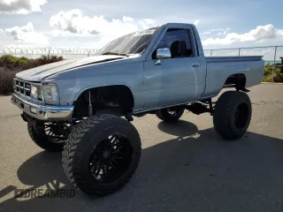 1987 Toyota Pickup with VIN JT4RN50R1H0261184, listed as a Copart auction lot 73067064 with 206,889 mi miles and Salvage Title. Bid and sale history available at DreamBid. Image 1.