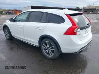 2016 Volvo V60 Cross Country T5 with VIN YV4612HKXG1013445, listed as a IAAI auction lot 41502674 with 113,657 mi miles. Bid and sale history available at carsss.com. Image 3.