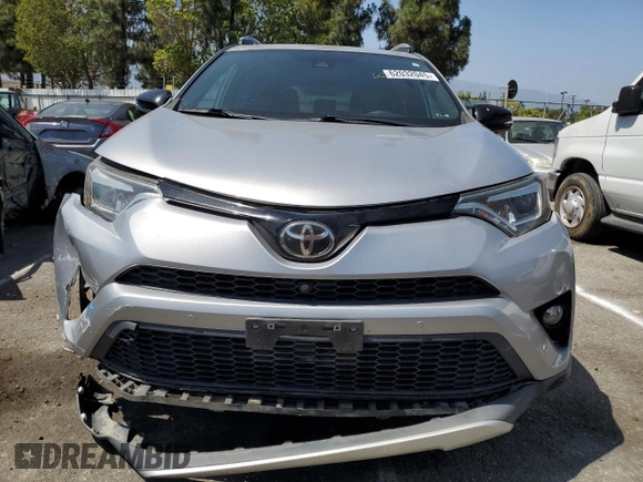 2016 Toyota RAV4 SE z VIN 2T3JFREV5GW499752, wystawiony jako Copart lot #62032045 z przebiegiem 77 711 mil mil oraz Szkoda całkowita • Salvage title. Historia ofert i sprzedaży dostępna na DreamBid. Obrazek 5.