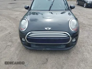 2015 MINI Hardtop 4 Door z VIN WMWXS5C58FT828427, wystawiony jako IAAI lot #42395620 z przebiegiem 102 282 mil mil oraz . Historia ofert i sprzedaży dostępna na DreamBid. Obrazek 6.