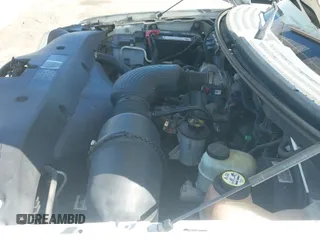 2005 Ford F-150 XL с VIN 1FTRF12WX5NA33935, выставлен на аукционе IAAI как лот 43318918 с пробегом 157 211 миль миль и . История ставок и продаж доступна на DreamBid. Изображение 12.