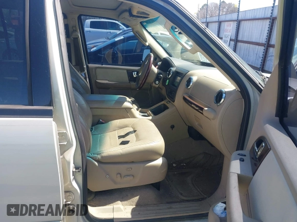2006 Ford Expedition Limited with VIN 1FMFU19526LA76339, listed as a IAAI auction lot 41761073 with 191,901 mi miles. Bid and sale history available at carsss.com. Image 5.