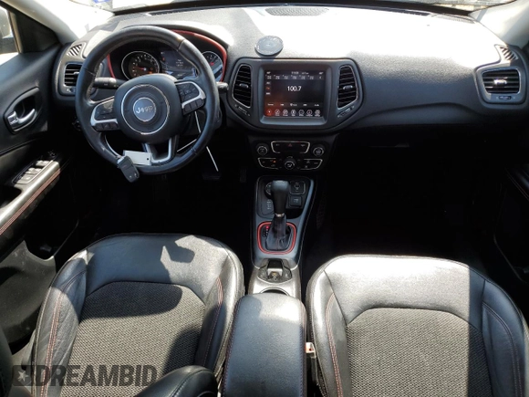 2020 Jeep Compass Trailhawk z VIN 3C4NJDDB7LT118589, wystawiony jako Copart lot #55264435 z przebiegiem 96 330 mil mil oraz Szkoda całkowita • Salvage title. Historia ofert i sprzedaży dostępna na DreamBid. Obrazek 8.