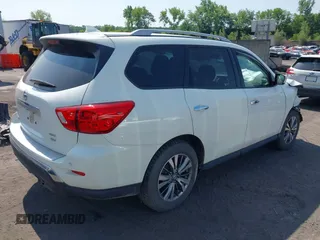 2019 Nissan Pathfinder S z VIN 5N1DR2MM7KC646276, wystawiony jako IAAI lot #42394605 z przebiegiem 75 708 mil mil oraz . Historia ofert i sprzedaży dostępna na DreamBid. Obrazek 4.