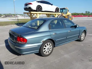 2004 Hyundai Sonata GLS with VIN KMHWF35H84A049046, listed as a IAAI auction lot 42071777 with 158,148 mi miles. Bid and sale history available at carsss.com. Image 4.
