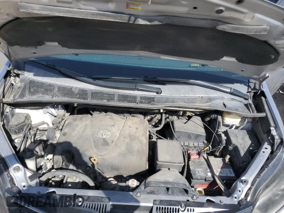 2018 Toyota Sienna SE with VIN 5TDXZ3DC2JS919264, listed as a Copart auction lot 52763135 with 159,835 mi miles and Salvage title. Bid and sale history available at DreamBid. Image 13.