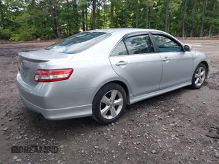 2011 Toyota Camry LE z VIN 4T1BF3EK3BU200056, wystawiony jako IAAI lot #42467171 z przebiegiem 242 129 mil mil oraz . Historia ofert i sprzedaży dostępna na DreamBid. Obrazek 4.