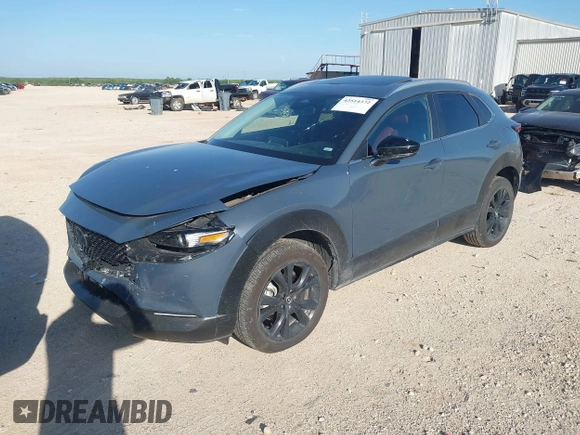 2025 Mazda CX-30 S Carbon Edition z VIN 3MVDMBCMXSM790941, wystawiony jako IAAI lot #42514372 z przebiegiem 17 235 mil mil oraz . Historia ofert i sprzedaży dostępna na DreamBid. Obrazek 17.