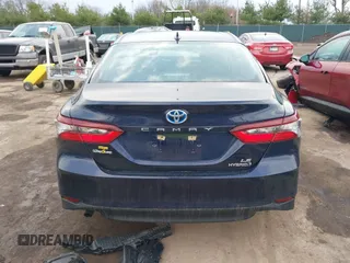 2021 Toyota Camry Hybrid LE with VIN 4T1C31AKXMU565585, listed as a IAAI auction lot 41057955 with 31,976 mi miles. Bid and sale history available at carsss.com. Image 17.