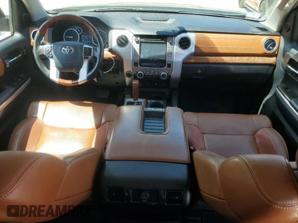 2017 Toyota Tundra Platinum z VIN 5TFAY5F18HX676029, wystawiony jako Copart lot #55206735 z przebiegiem 67 784 mil mil oraz Szkoda całkowita • Salvage title. Historia ofert i sprzedaży dostępna na DreamBid. Obrazek 8.