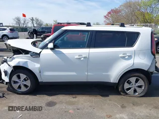 2016 Kia Soul z VIN KNDJN2A29G7256799, wystawiony jako IAAI lot #42097796 z przebiegiem 85 118 mil mil oraz . Historia ofert i sprzedaży dostępna na DreamBid. Obrazek 14.