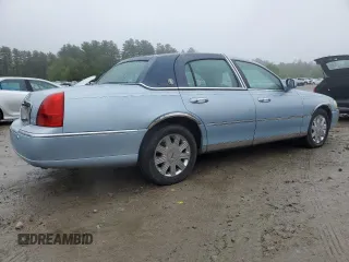 2005 Lincoln Town Car Signature Limited z VIN 1LNHM82W85Y648360, wystawiony jako Copart lot #55492705 z przebiegiem 76 110 mil mil oraz Tytuł czysty. Historia ofert i sprzedaży dostępna na DreamBid. Obrazek 3.