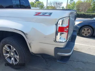2017 Chevrolet Colorado 2WD Z71 z VIN 1GCGSDEN8H1154594, wystawiony jako IAAI lot #41817224 z przebiegiem 72 941 mil mil oraz . Historia ofert i sprzedaży dostępna na DreamBid. Obrazek 6.