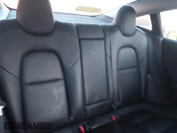2018 Tesla Model 3 Long Range Battery z VIN 5YJ3E1EB4JF067895, wystawiony jako IAAI lot #41280101 z przebiegiem Nie podano mil oraz . Historia ofert i sprzedaży dostępna na DreamBid. Obrazek 8.
