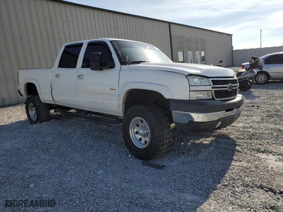 2006 Chevrolet Silverado 2500HD Work Truck with VIN 1GCHK23266F103922, listed as a Copart auction lot 77839354 with 226,749 mi miles and Salvage Title. Bid and sale history available at carsss.com. Image 4.