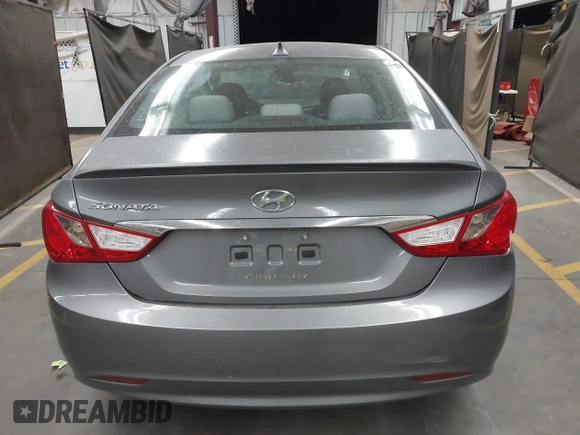 2013 Hyundai Sonata GLS z VIN 5NPEB4AC7DH620868, wystawiony jako IAAI lot #42044355 z przebiegiem 96 671 mil mil oraz . Historia ofert i sprzedaży dostępna na DreamBid. Obrazek 16.