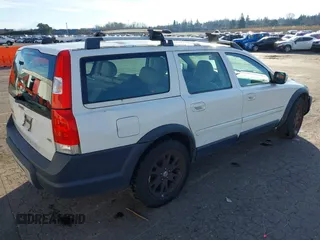 2007 Volvo XC70 with VIN YV4SZ592671266706, listed as a IAAI auction lot 41266347 with 174,191 mi miles. Bid and sale history available at carsss.com. Image 4.