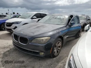 2011 BMW 7 Series 740i z VIN WBAKA4C51BC612517, wystawiony jako Copart lot #76987474 z przebiegiem Nie podano mil oraz Szkoda całkowita • Salvage title. Historia ofert i sprzedaży dostępna na DreamBid. Obrazek 1.