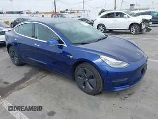 2020 Tesla Model 3 Standard Range Plus z VIN 5YJ3E1EA7LF705809, wystawiony jako IAAI lot #42146416 z przebiegiem 52 056 mil mil oraz . Historia ofert i sprzedaży dostępna na DreamBid. Obrazek 1.