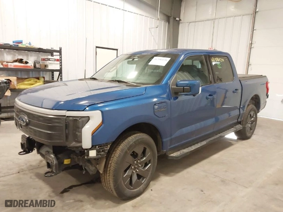 2022 Ford F-150 Lightning Pro with VIN 1FTVW1EL7NWG15923, listed as a IAAI auction lot 41396120 with 25,322 mi miles. Bid and sale history available at carsss.com. Image 2.