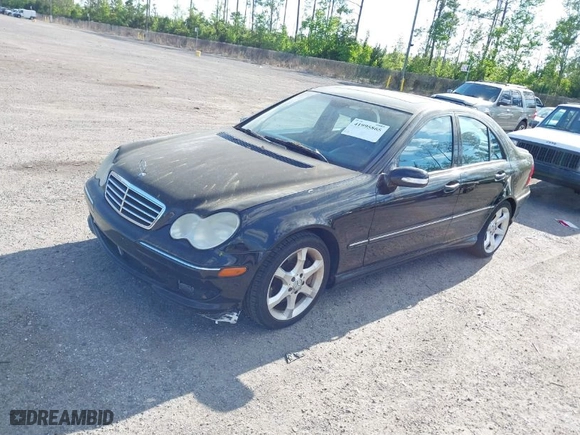 2007 Mercedes-Benz C-Class 2.5L Sport with VIN WDBRF52H07F909965, listed as a IAAI auction lot 41995865 with 155,572 mi miles. Bid and sale history available at carsss.com. Image 2.
