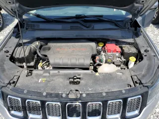 2020 Jeep Compass Latitude z VIN 3C4NJDBB3LT100870, wystawiony jako Copart lot #55840125 z przebiegiem 58 999 mil mil oraz Szkoda całkowita • Salvage title. Historia ofert i sprzedaży dostępna na DreamBid. Obrazek 11.