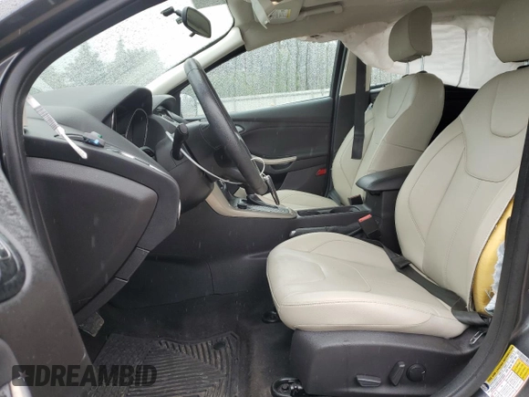 2018 Ford Focus Titanium z VIN 1FADP3N21JL295883, wystawiony jako Copart lot #59051015 z przebiegiem 43 284 mil mil oraz Szkoda całkowita • Salvage title. Historia ofert i sprzedaży dostępna na DreamBid. Obrazek 7.